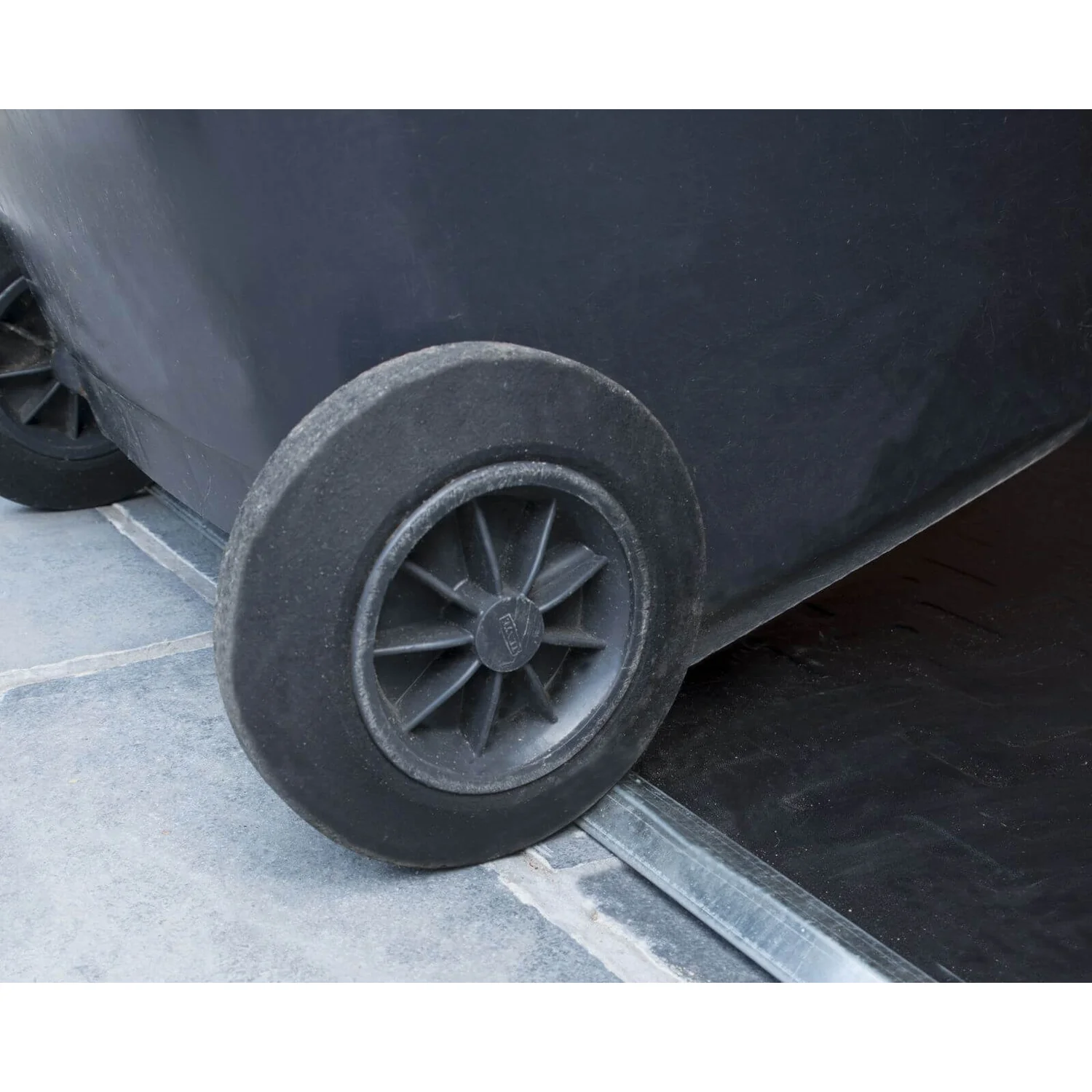 Palram - Canopia Voyager Pent Shed - Dark Grey - Image 9