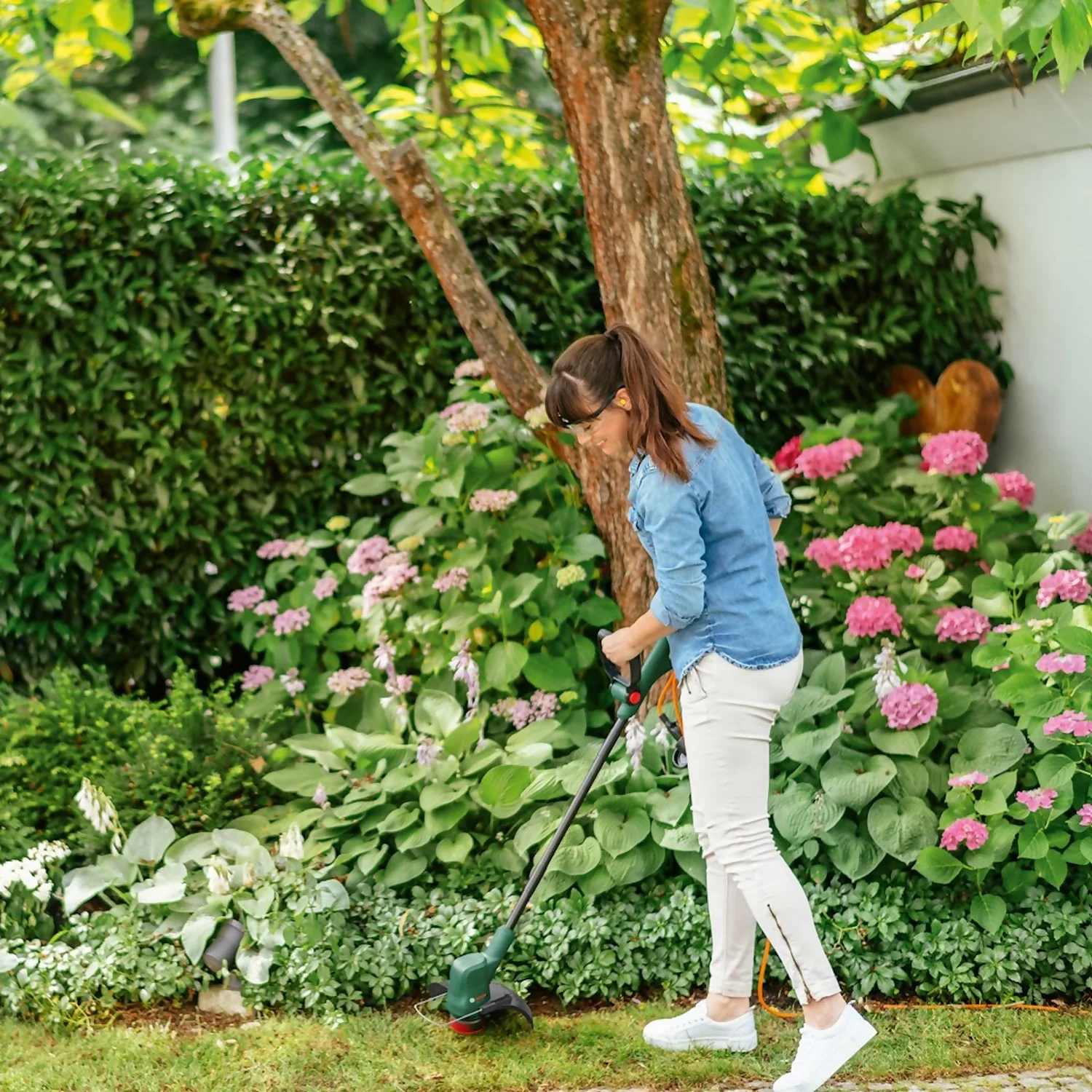 Bosch EasyGrassCut 23 Electric Grass Trimmer 23cm - Image 2