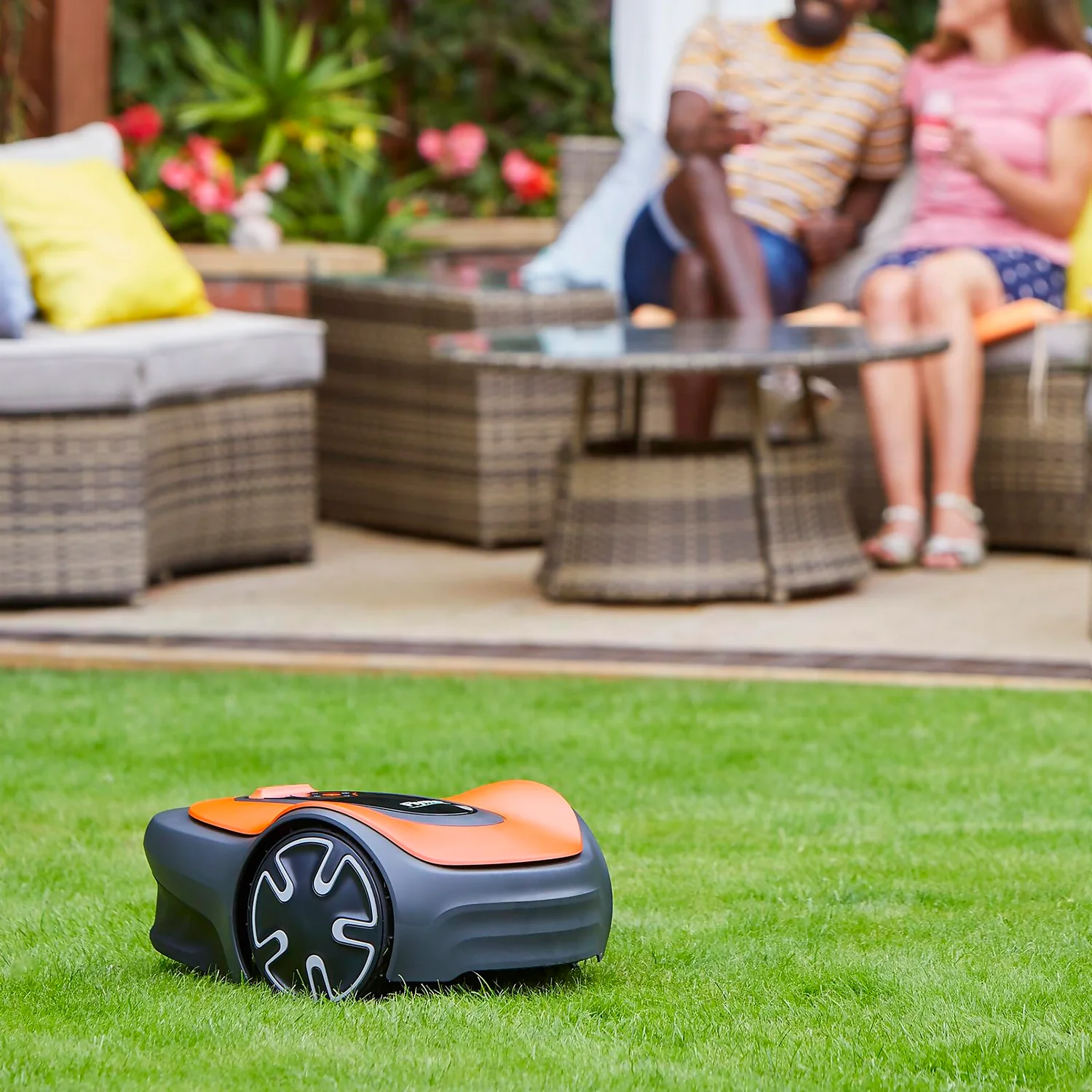 Flymo EasiLife GO 250 Cordless Robot Lawn Mower - 16cm - Image 6
