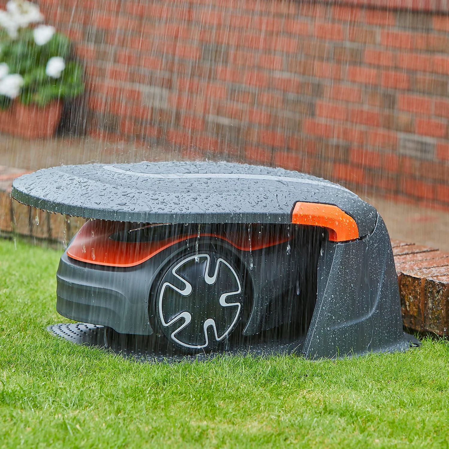 Flymo EasiLife GO 250 Cordless Robot Lawn Mower - 16cm - Image 4