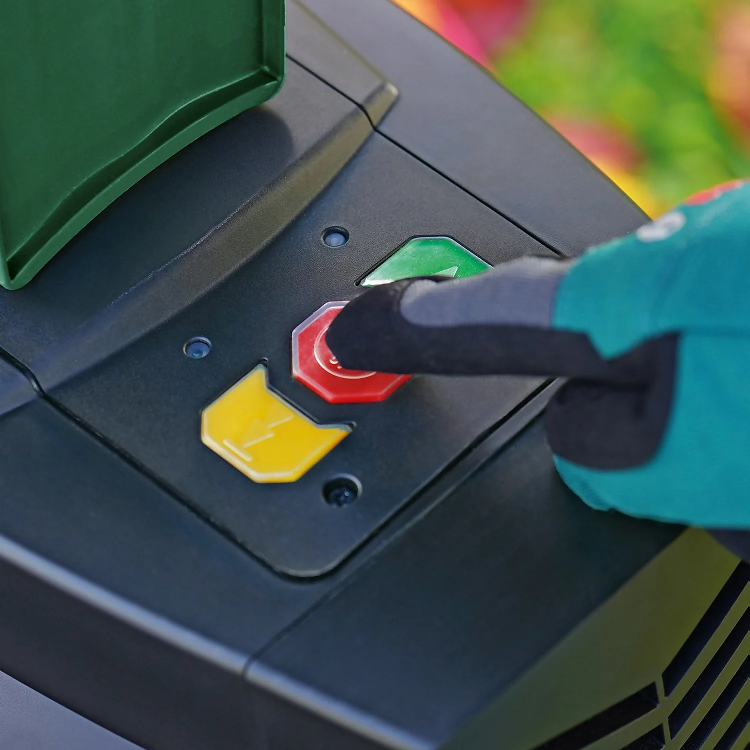 Bosch AXT 25 TC Garden Shredder - Image 5