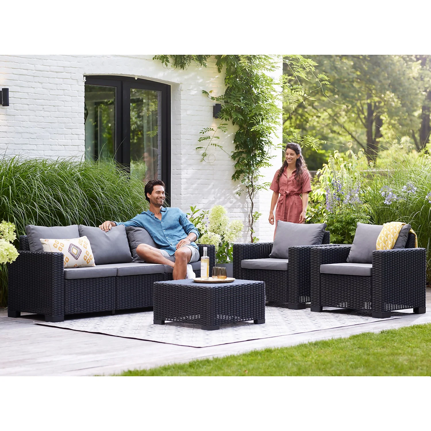 Keter California 5 Seater Outdoor Garden Furniture Sofa And Lounge Set - Graphite With Grey Cushions - Image 2